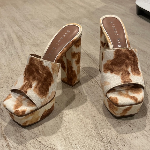 Gianni Bini Shoes - Gianni Bini Women's Tan and Cream Cow Hide & Cow Print Mules